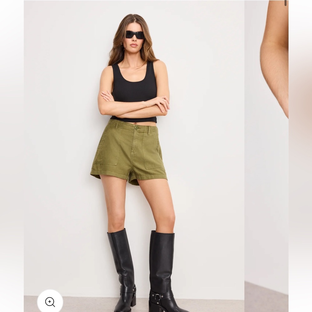 H7 NWT Zara Khakis Olive‎ Green Women's Shorts